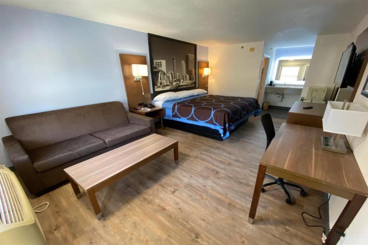 Super 8 By Wyndham Marietta/West/Atl Area Hotell Exteriör bild